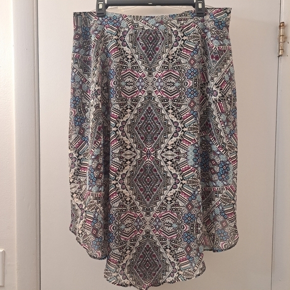 NWT Maurices Multi-Color Asymmetrical Hem Skirt Size Large - Picture 5 of 14